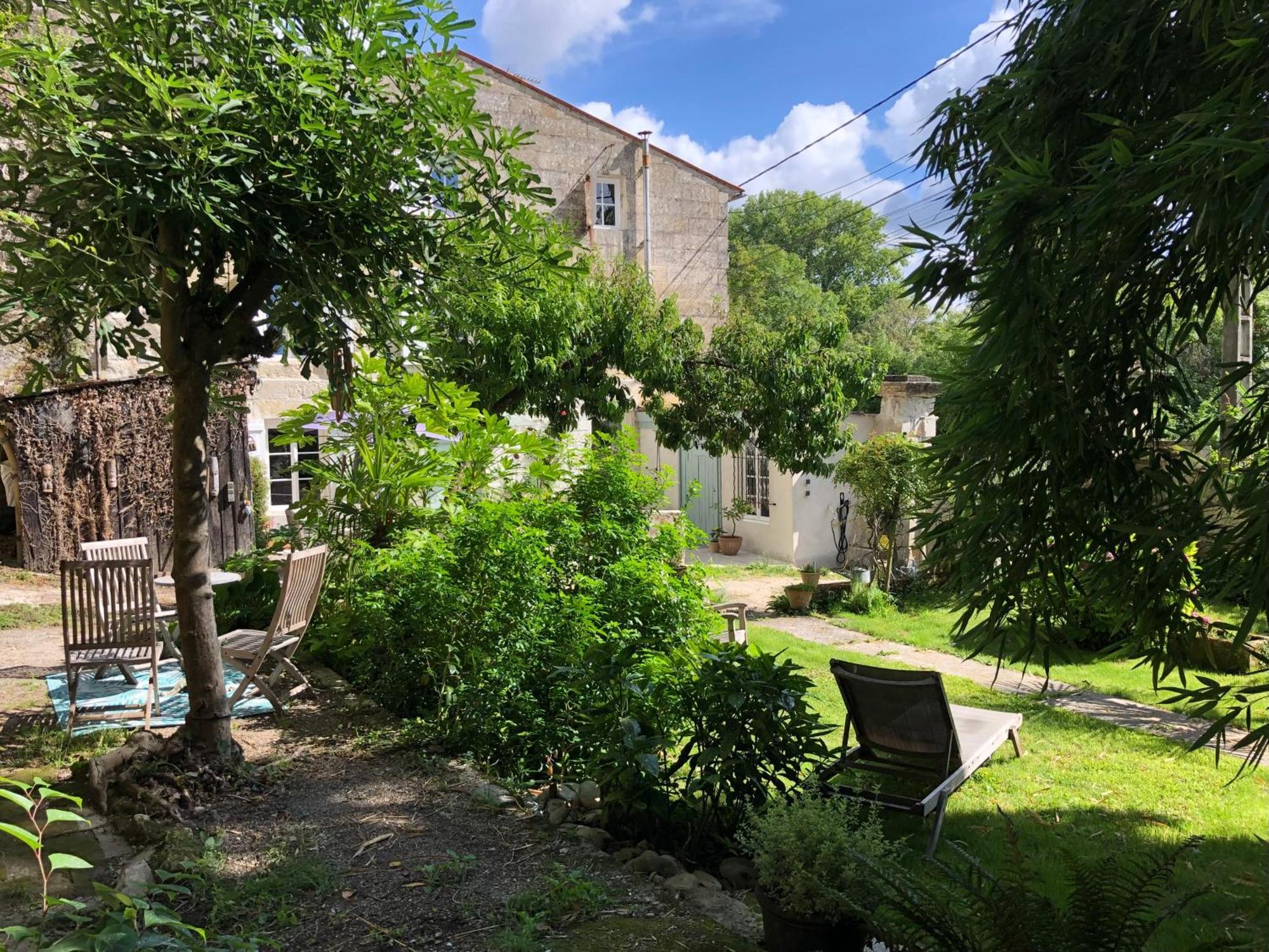 Bed and Breakfast L'Heure Bleue Saintes Esterno foto